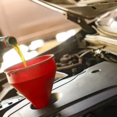 Sobrecarga de aceite en el motor: Cómo detectar y solucionar