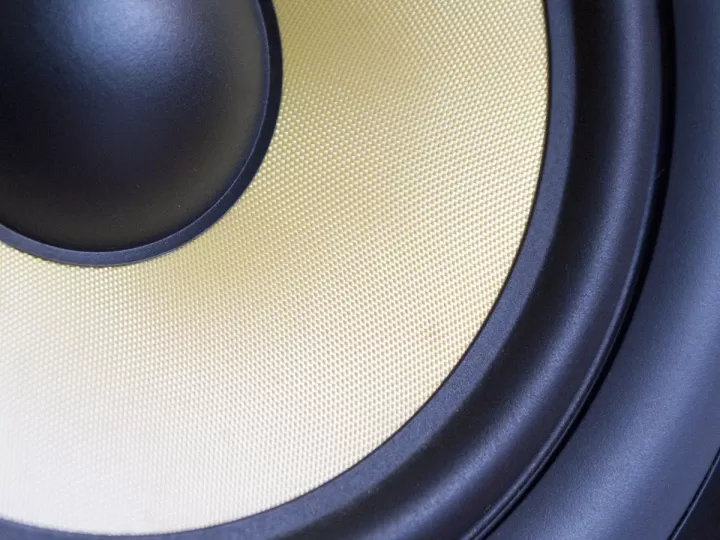 altavoces medios