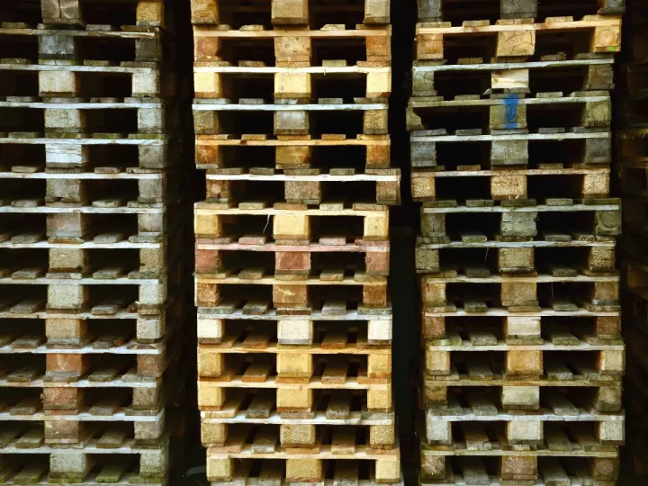 cuantos palets caben en un contenedor de 20 pies