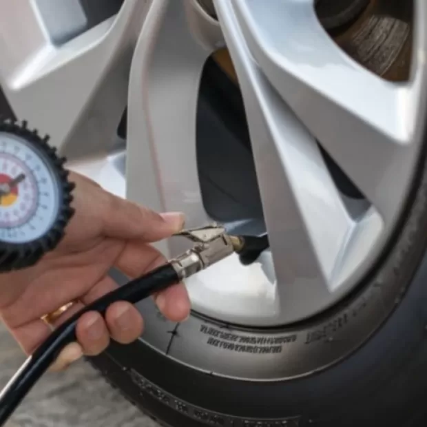 ¿Qué debes hacer cuando una luz de presión de neumático parpadea »